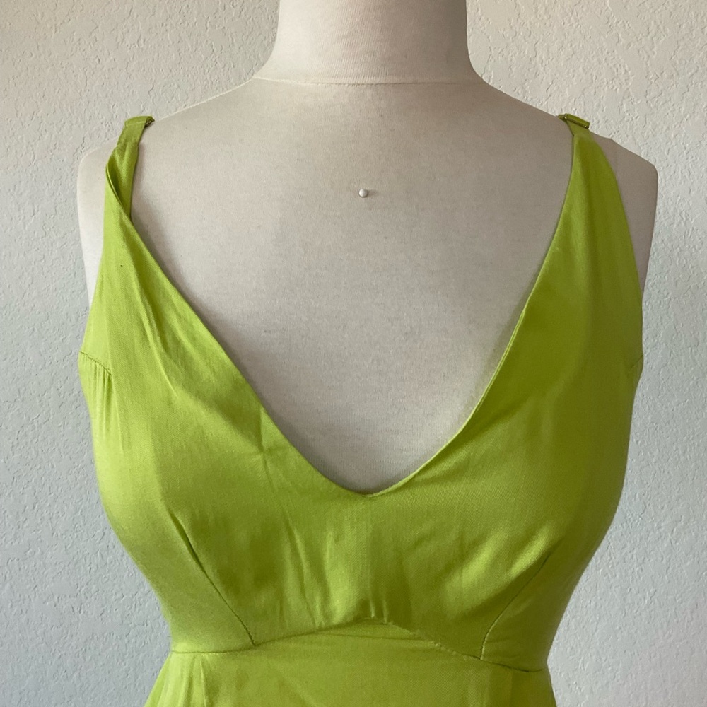 Valija Gitana Bright Lime Green Midi Dress – Bold Elegance for Any Occasion